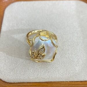 Elegant Gold and Pearl Leaf Ring